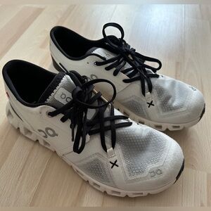 On Running Cloud X3 White/Black Women’s Size 8.5